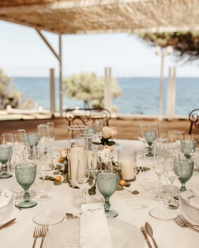 The Mediterranean feel in the wedding set up was achieved with thoughtful, small details like the rings in a sea shell, calming blue and white details, and other subtle touches. These elements brought to life the romantic feel hinting at the sea and sand. The overall effect was stunning, creating a memorable and unique atmosphere for the happy couple and their guests to enjoy.🤍💙

—————————————————————

Wedding planner @mallorcaprincess 
Material @exclusive4events 
Photography @victor_chito_photography 
Flowers @floristeriamajoris

—————————————————————

#weddingdestinations #mallorcahochzeit #heiratenaufmallorca#weddingplannermallorca#weddinginspiration#weddingplanning#mallorcaprincess#luxurywedding#luxuryweddingplanner#weddingdecor #weddingideas#topweddingplanner#weddingvenue#mallorcaweddingflowers#mallorcaweddingvenue#mallorcawedding#weddinginspiration#weddinglights#glamorouswedding#weddininnature#weddinginmallorca2023#weddinginmallorca#heiraten2023#heiratenaufmallorca#hochzeit#hochzeitsdeko#hochzeitslocation#hochzeitplanen#braut2023#mallorcahochzeitsplanner#bestwedding#bestweddingplanner