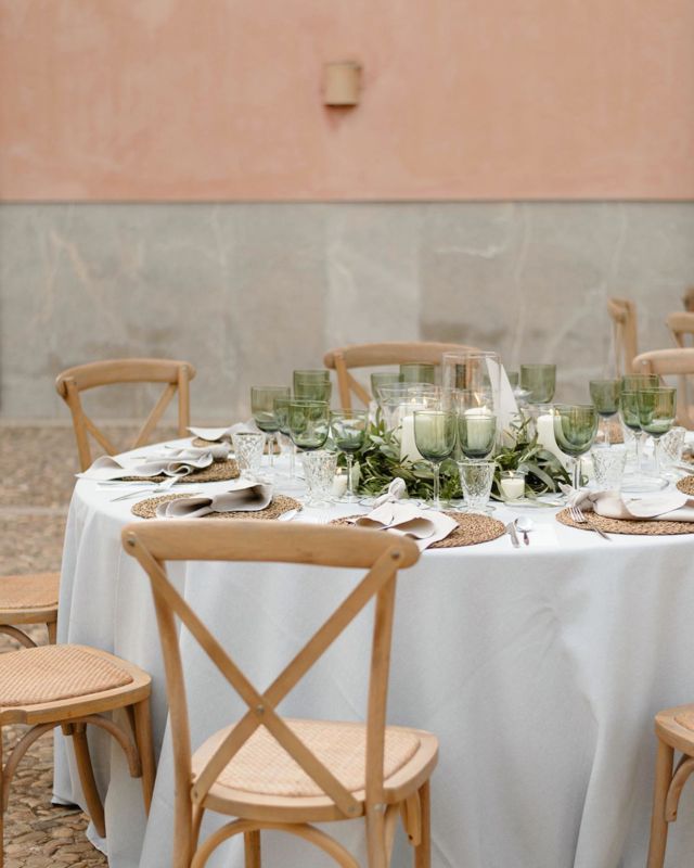 Such a magical atmosphere with round tables decorated with lush greens and rustic decor. So cozy atmosphere! 🤍

_______________

Weddingplanner @mallorcaprincess 
Pics @puycermenofotografia 
Deco @floristeria.es.brot 
Material @rentbytotapunt

—————————————————————

#weddingdestinations #mallorcahochzeit #heiratenaufmallorca#weddingplannermallorca#weddinginspiration#weddingplanning#mallorcaprincess#luxurywedding#luxuryweddingplanner#weddingdecor #weddingideas#topweddingplanner#weddingvenue#mallorcaweddingflowers#mallorcaweddingvenue#mallorcawedding#weddinginspiration#weddinglights#glamorouswedding#weddininnature#weddinginmallorca2023#weddinginmallorca#heiraten2023#heiratenaufmallorca#hochzeit#hochzeitsdeko#hochzeitslocation#hochzeitplanen#braut2023#mallorcahochzeitsplanner#bestwedding